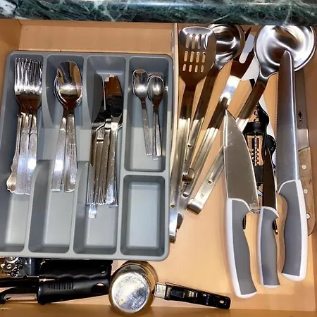 Gazde/Camere de închiriat Room, 50m To The Finikoudes