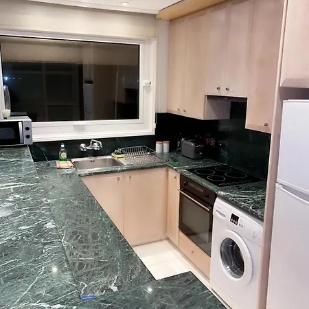 Room, 50m To The Finikoudes Privat bolig *