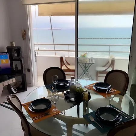 Room, 50m To The Finikoudes Privat bolig *