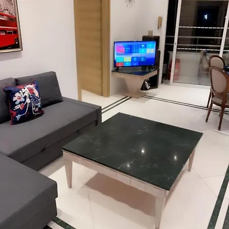 Room, 50m To The Finikoudes Privat bolig Larnaca