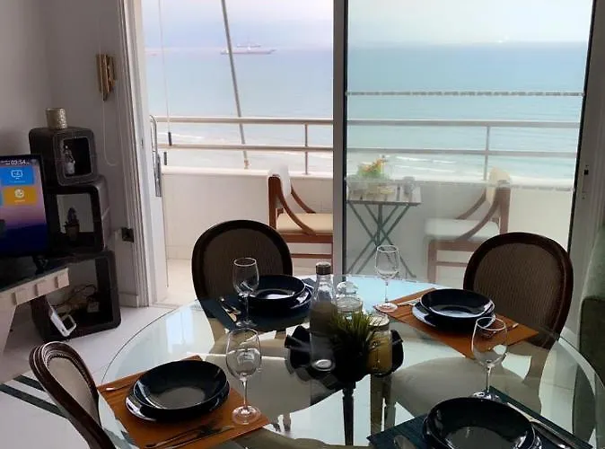 Room, 50m To The Finikoudes ホームステイ *