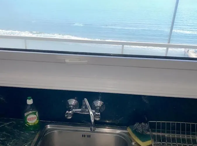 Room, 50m To The Finikoudes ラルナカ